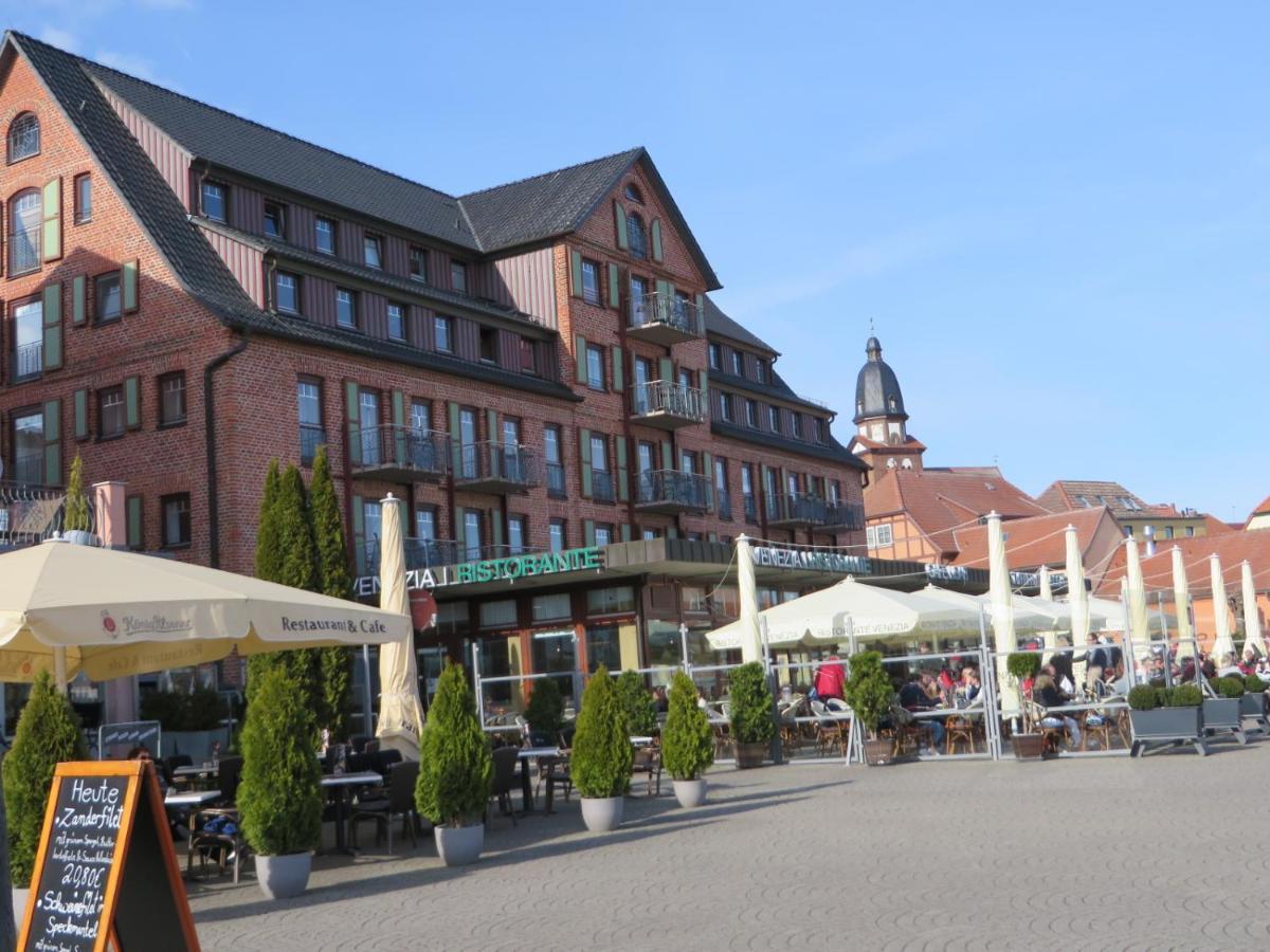 Marie's Tranquil Terrace Apartments: Lakeside Retreat with Parking Waren  Exterior photo